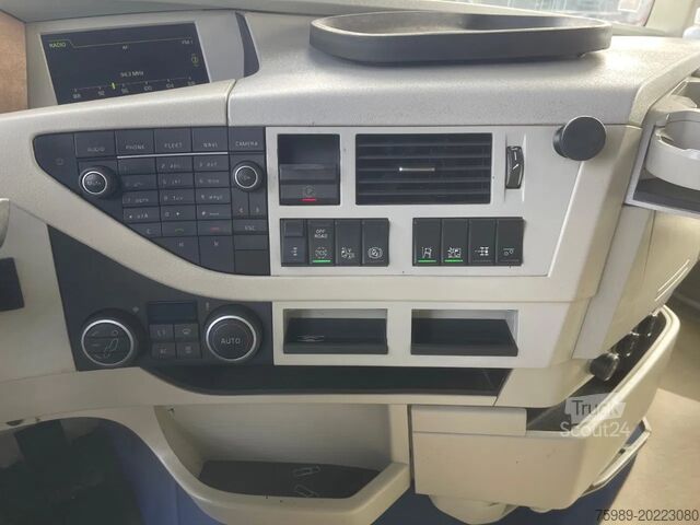 Standard-SZM Volvo FH 500 Real leather, FRIGO, ACC, ! ROYAL TRUCK!...