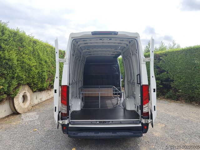 Carrinha de caixa fechada IVECO Daily 35S 15