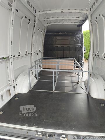 Carrinha de caixa fechada IVECO Daily 35S 15