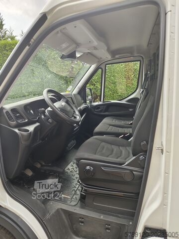 Carrinha de caixa fechada IVECO Daily 35S 15