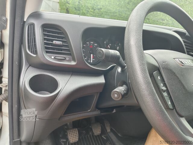 Carrinha de caixa fechada IVECO Daily 35S 15