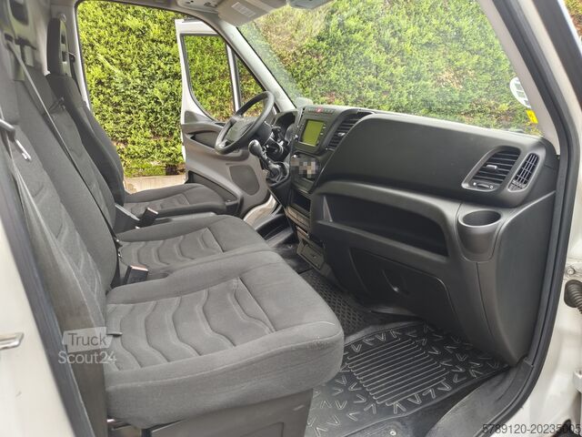 Carrinha de caixa fechada IVECO Daily 35S 15
