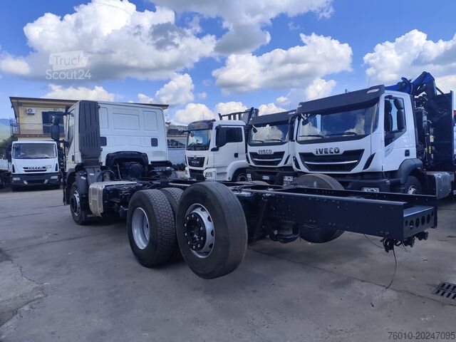 Volquete trilateral Iveco Stralis AD260S31