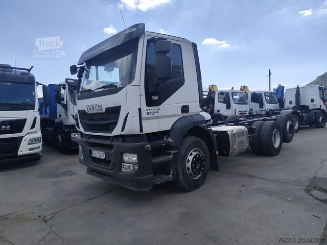 Volquete trilateral Iveco Stralis AD260S31