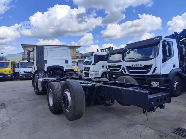 Volquete trilateral Iveco Stralis AD260S31
