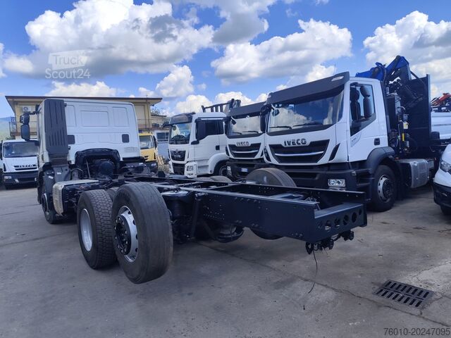 Volquete trilateral Iveco Stralis AD260S31