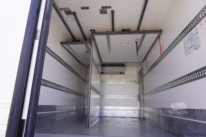 Frigorifik kamyon Renault D12 / Lamberet refrigerated truck / lift
