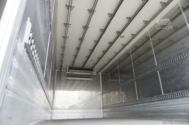 Frigorifero Renault D13 / 140 tho km !!! / Meat hooks