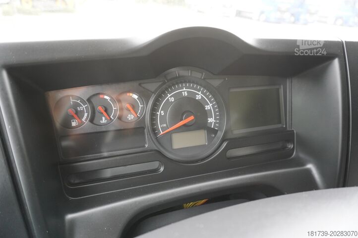 Frigorifero Renault D13 / 140 tho km !!! / Meat hooks