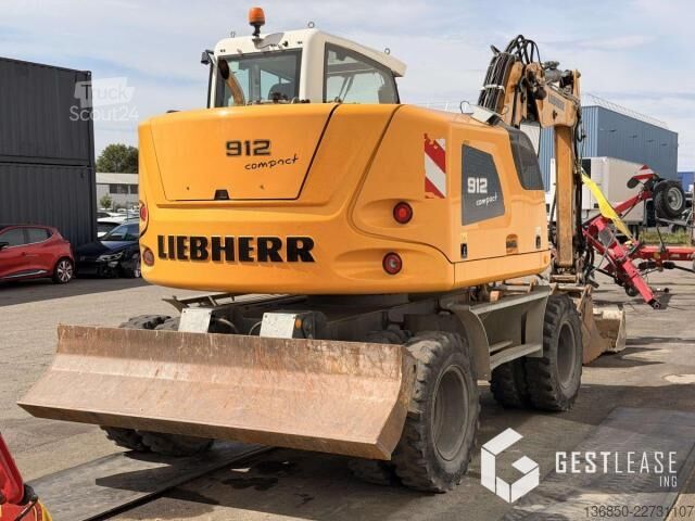 Экскаватор-погрузчик Liebherr A912 COMPACT
