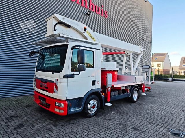 Hefplatform MAN TGL 8.150 4x2 Palfinger P300KS