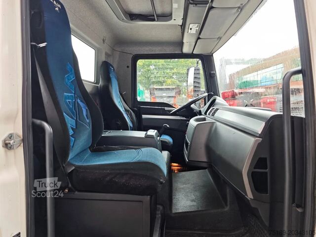 Hefplatform Palfinger P300 KS MAN TGL 8.180 4x2