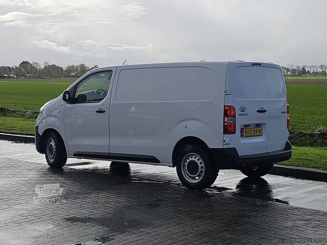 Kombi med högt tak TOYOTA PRO-ACE 2.0 L2H1 Navi Euro6 NAP!