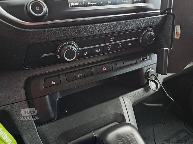 Kombi med högt tak TOYOTA PRO-ACE 2.0 L2H1 Navi Euro6 NAP!