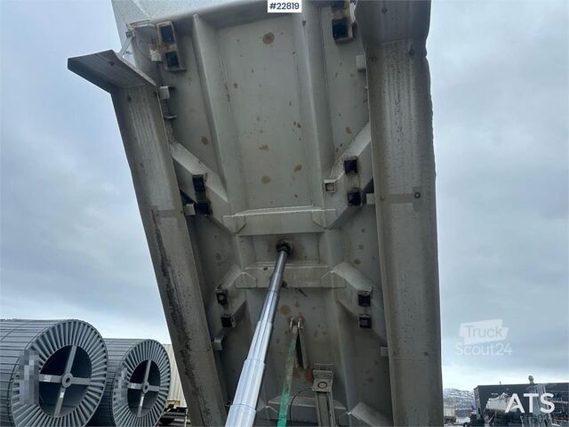 Avfallsbil Maur Triple Cart