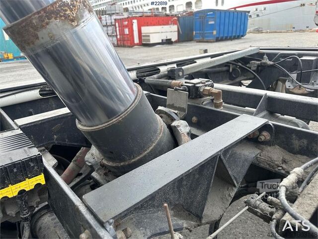 Avfallsbil Maur Triple Cart