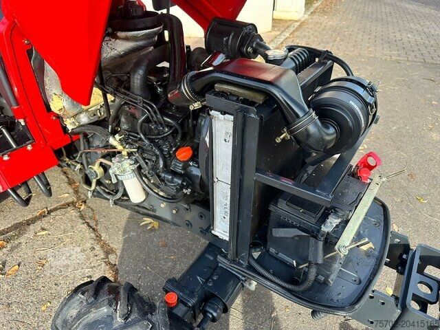 Tractor Branson 2900 Traktor