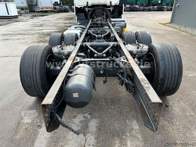 Vrachtwagenchassis MERCEDES-BENZ Actros 2540 6x2 Fahrgestell Vollluft, Retarder