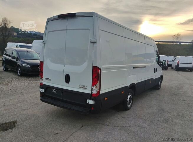 Minibus IVECO DAILY - 35S16 PASSO LUNGO