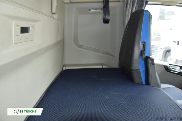 Standard tractor unit VOLVO FH 460 Globetrotter XL Varios i-Save