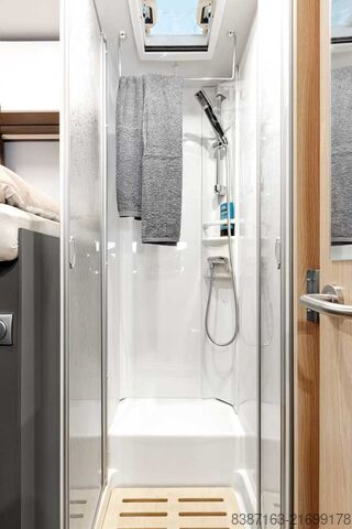 Camper semintegrato LMC Tourer Lift H730G