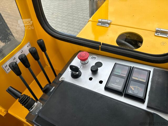 Négyirányú targoncát Combilift C2500 / Compact / Wide positioner