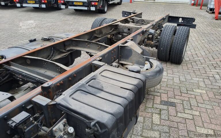 Chassis with cab Renault D 240 P 4x2 12 TON CHASSIS CABINE - 20-BHN-3 - ...