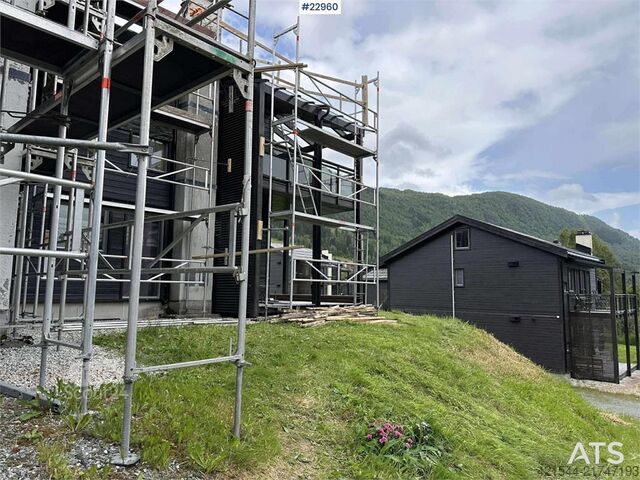 Tysse piekabe un Layher sastatnes 550 m² platībai  Tysse Henger and Layher stillas for 550m2