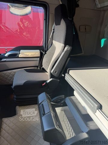 Nagy térfogatú nyergesvontató MAN TGX 18.460 4x2 LL-S ACC Retarder Intarder XXL