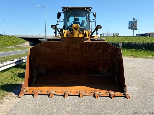 Chargeuse Caterpillar 972M