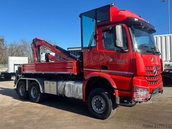 LKW mit Pritsche (offen) MERCEDES-BENZ AROCS 3552 ZUR HACKMASCHINENBESCHICKUNG,  EPSILON M100L86