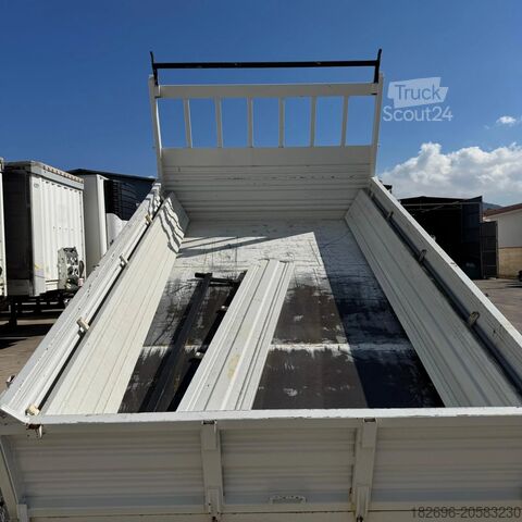 Furgone ribaltabile Isuzu Ribaltabile con gru patente B