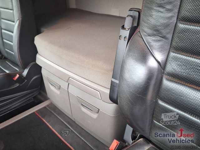 Tovornjak za prevoz hlodovine Scania R 580 B6x4NB+Epsilon M12 Z