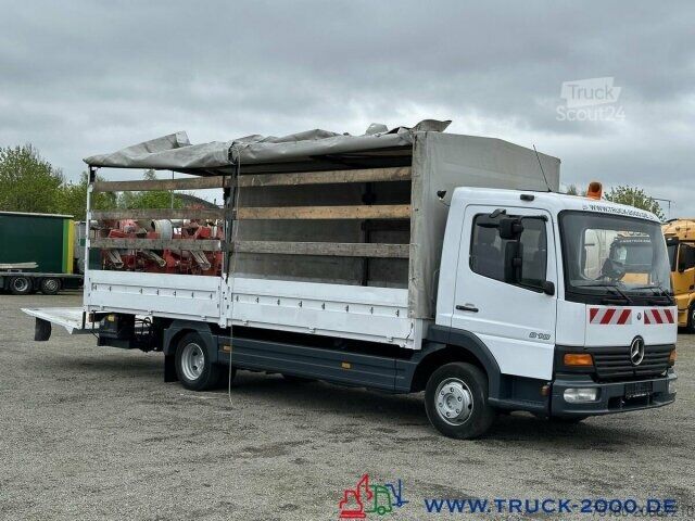 Transporter mit Pritsche & Plane Mercedes-Benz 818 LBW AHK 10.5t. Nur 265.739 KM Schaltgetriebe