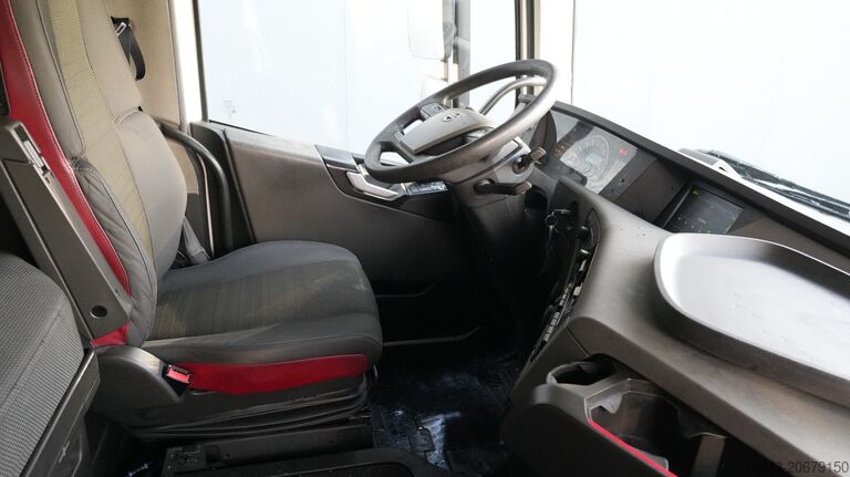 Gevaarlijke stoffen Volvo FH 420 6X2 ADR 881.000KM