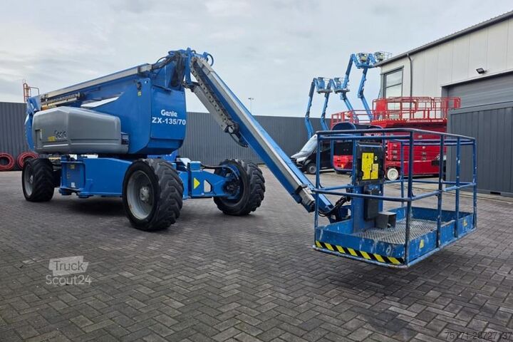 Artikulisan teleskopski bum lift Genie ZX135/70 Diesel, 4x4x4 Drive, 43m Lifting Height,