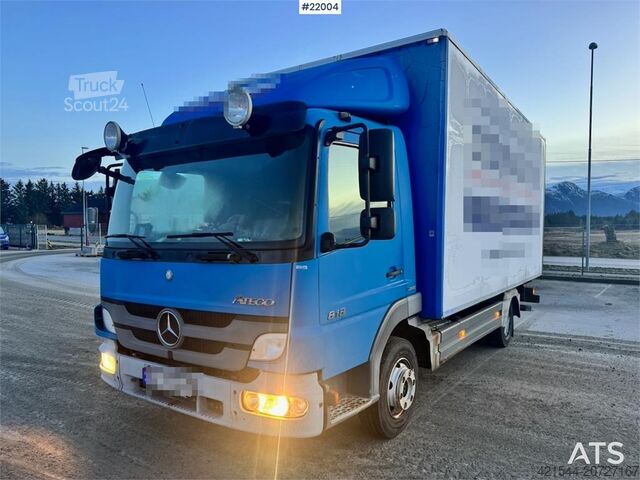 Resväska Mercedes-Benz Atego 818 Box Truck w/ Tail Lift – Only 140,000 km