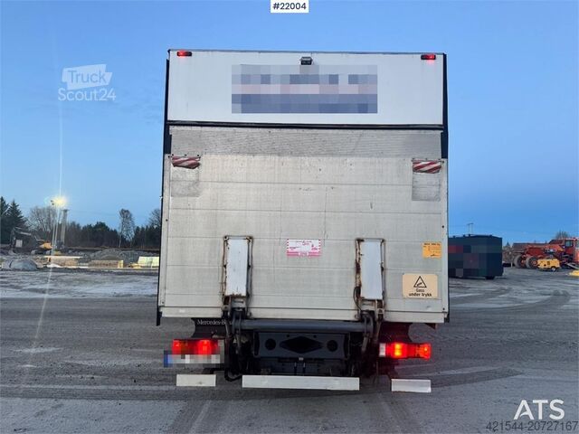 Resväska Mercedes-Benz Atego 818 Box Truck w/ Tail Lift – Only 140,000 km