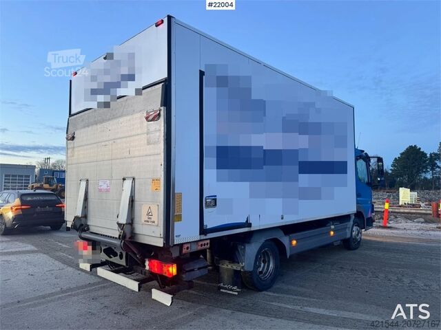 Resväska Mercedes-Benz Atego 818 Box Truck w/ Tail Lift – Only 140,000 km