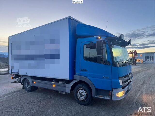 Resväska Mercedes-Benz Atego 818 Box Truck w/ Tail Lift – Only 140,000 km