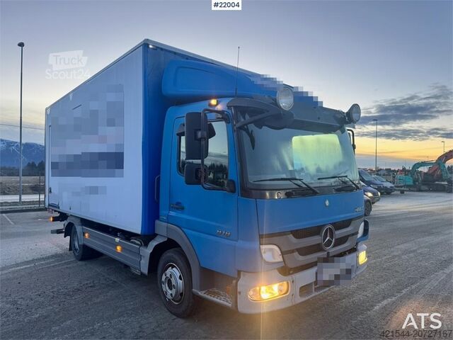Resväska Mercedes-Benz Atego 818 Box Truck w/ Tail Lift – Only 140,000 km