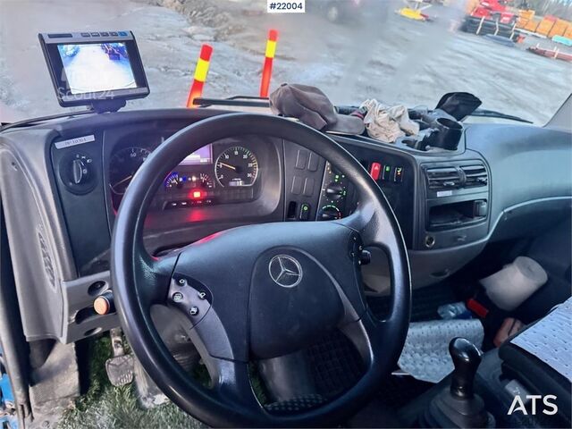 Resväska Mercedes-Benz Atego 818 Box Truck w/ Tail Lift – Only 140,000 km