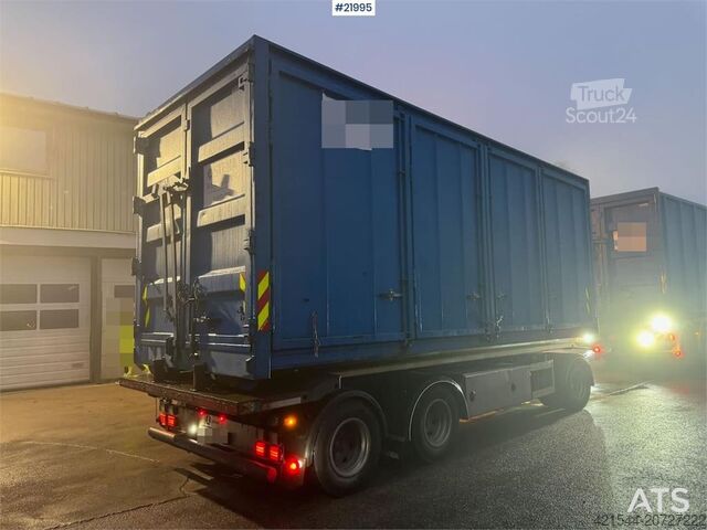 Gantry armsystem Istrail hook trailer with tipper