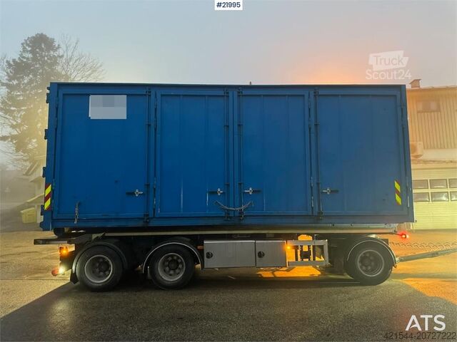 Gantry armsystem Istrail hook trailer with tipper