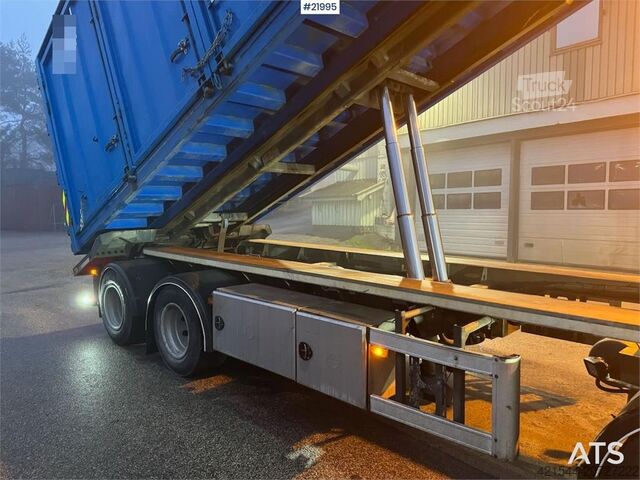 Gantry armsystem Istrail hook trailer with tipper