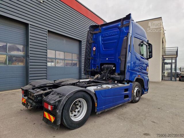 стандартен трактор Ford F-MAX 500