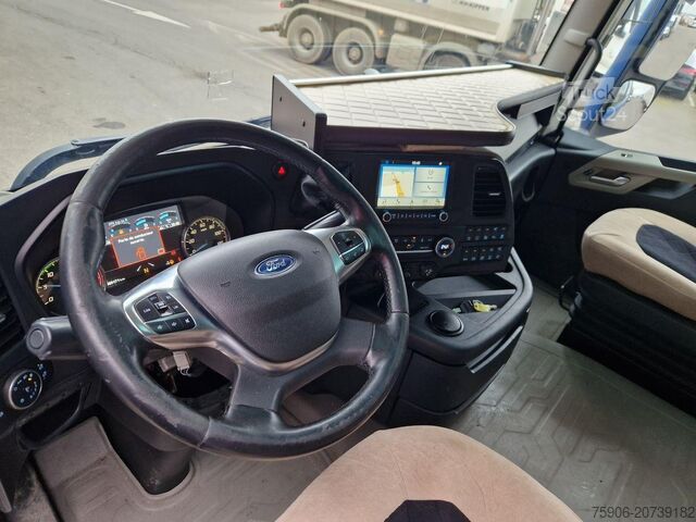 стандартен трактор Ford F-MAX 500