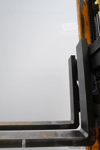 Wózek wysokiego składowania Jungheinrich ETV214