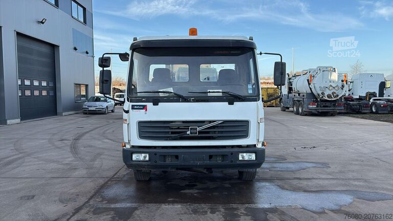 Chassis com cabina Volvo FL 220 (BELGIAN TRUCK / BOITE MANUELLE / MANUAL...