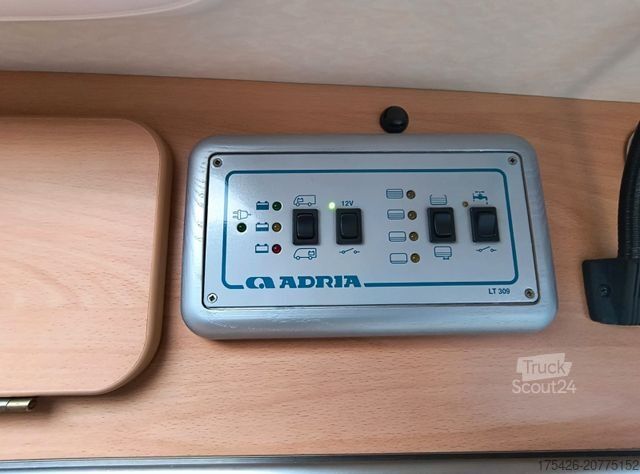 Camping-car ADRIA Twin 600 AHK, TV +Satanlage 116KW Kundenauftrag